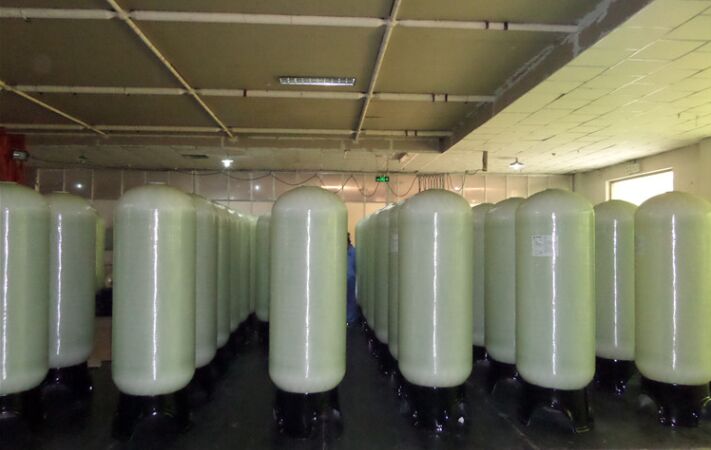 玻璃鋼樹(shù)脂罐生產(chǎn)車(chē)間