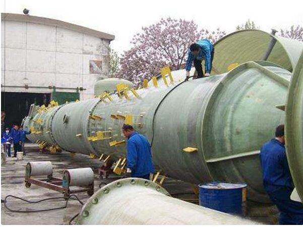 玻璃鋼脫硫塔施工現(xiàn)場